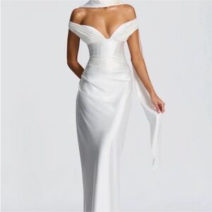 Chic White Backless Evening Dress